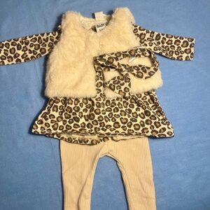 I-Baby 3-Piece Set, NWT,  Animal Print Top w/Faux Fur Vest, 6 mos, Comes w/ Bow